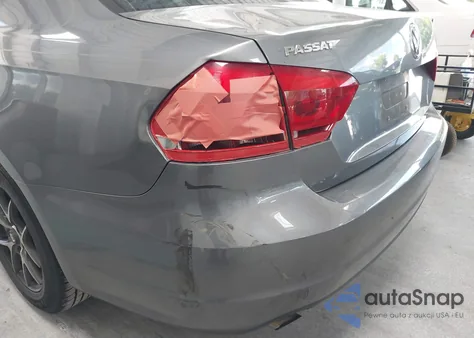 2015 Volkswagen Passat 1.8T S z USA, uszkodzony, nr VIN 1VWAT7A37FC091544